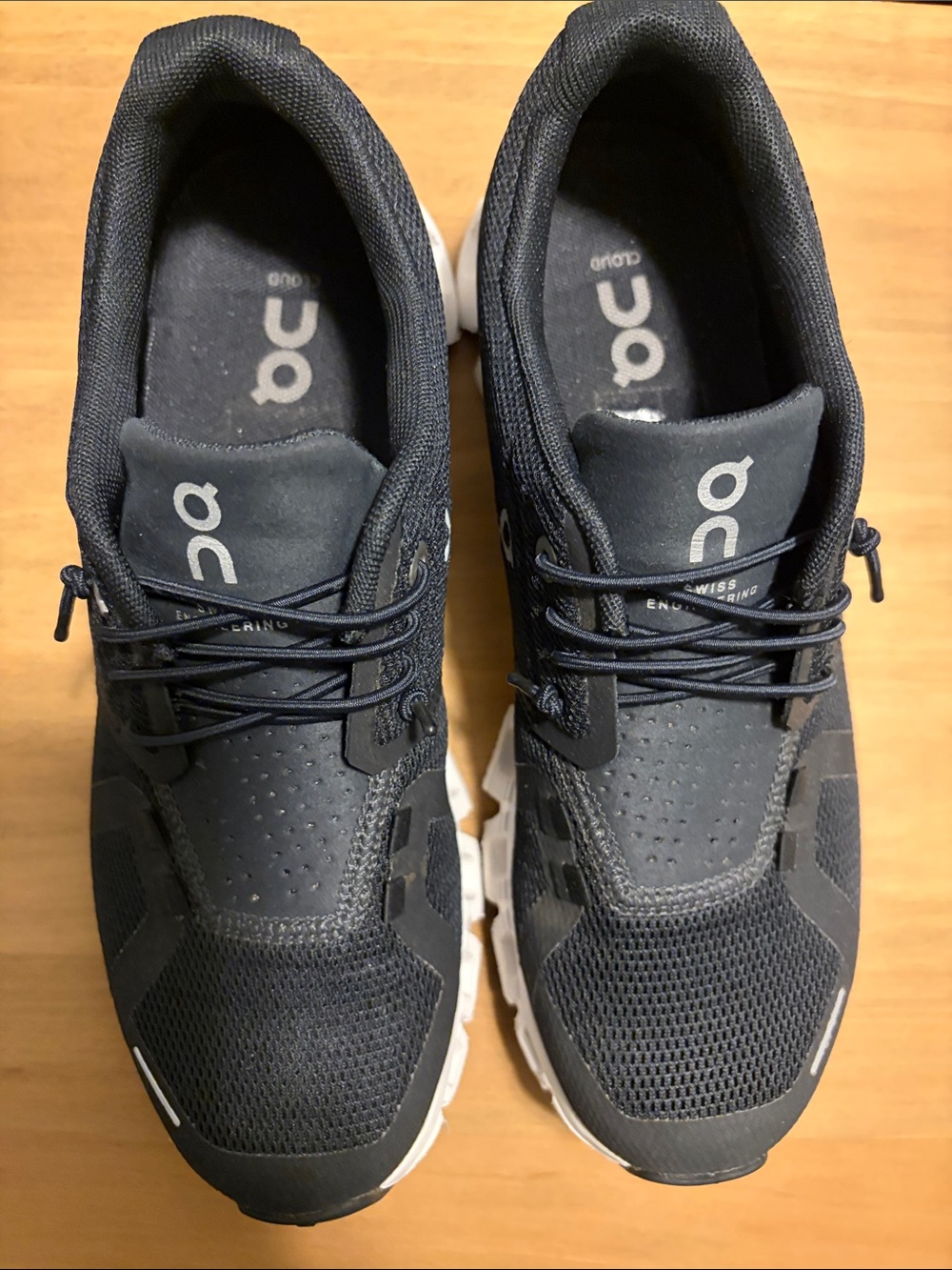On Cloud women’s sneakers
